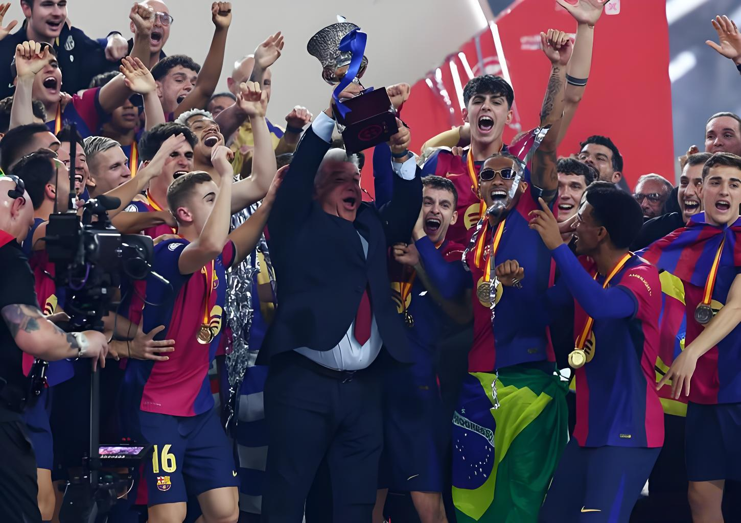 今夜国王杯传出新动向，巴塞罗那官宣签约，管理层表态：底气十足，身体对抗强度拉满的简单介绍